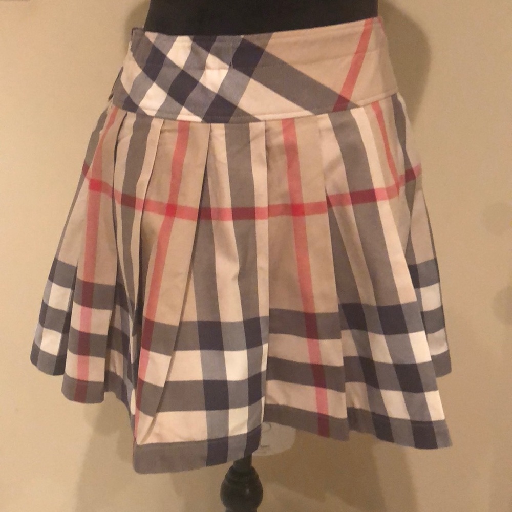 Burberry skirt don’t